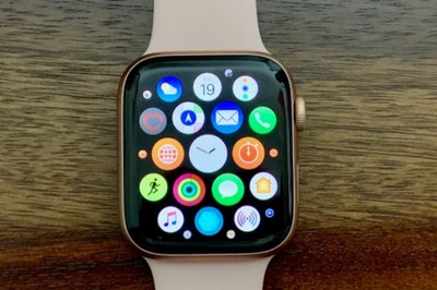 Doctor Saves Flight Passenger's Life Using Apple Watch; Here's How
