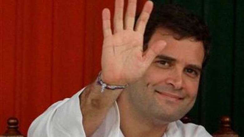 Rahul breaks security cordon, meets vendor