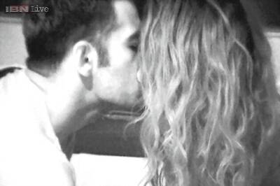 Bigg Boss 8 Halla Bol:  After Gautam and  Diandra,  Karishma Tanna and Upen Patel spotted sharing a lip-lock inside the house