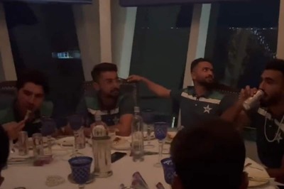 Pakistan Cricketers Step Out for Team Dinner in Hyderabad, Click Selfies With Fans | WATCH