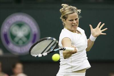 Clijsters eases into third round