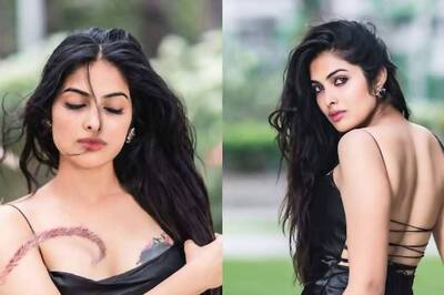 Actress Divi Vadthya Looks Bewitching In This Black Backless Dress; See Pics