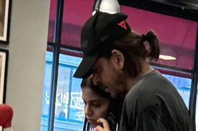 Watch: Fan, Seated In Front Of Shah Rukh Khan At NYC Restaurant, 'Acts Casual'