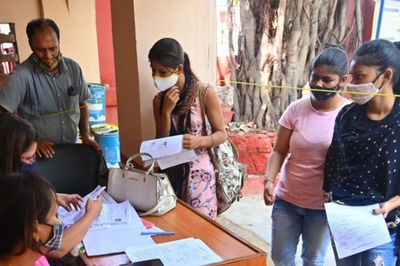 Large Numbers Appear for West Bengal College Teachers' Exam Despite Pandemic