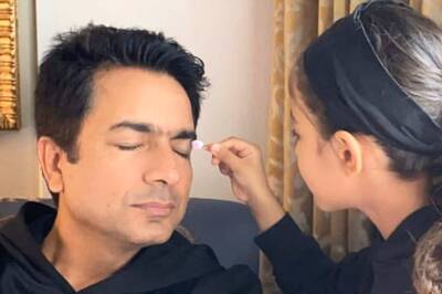 Asin Shares Adorable Pics of Daughter Arin Applying Makeup On Her Dad Rahul Sharma; See Here