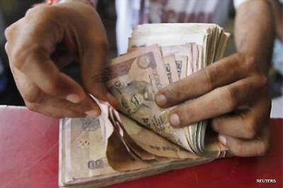 Man held for duping businessman of 2 Audi SUVs