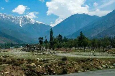 Kashmir's Tourist Arrivals Set to Touch a Ten-year High as Travel Curbs Ease