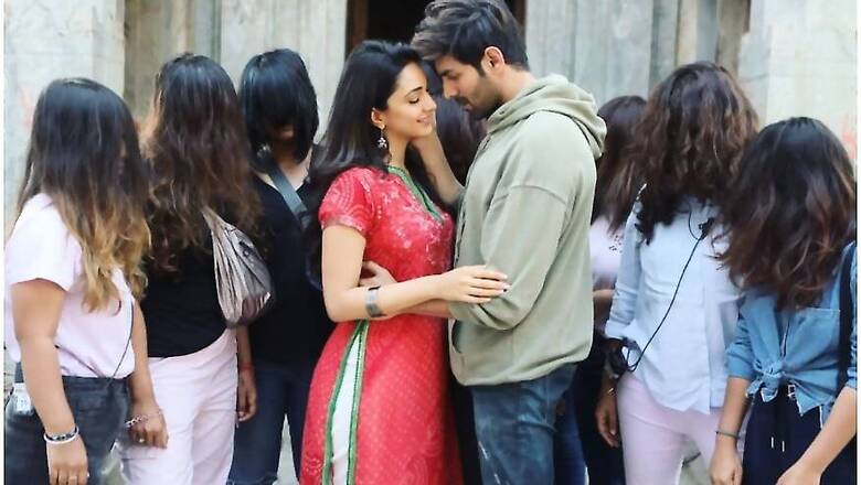 Kartik Aaryan and Kiara Advani Look Lost in Love on Bhool Bhulaiyaa 2 Sets as 'Witches' Surround Them