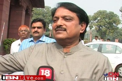 SC flays Deshmukh for shielding aide's father