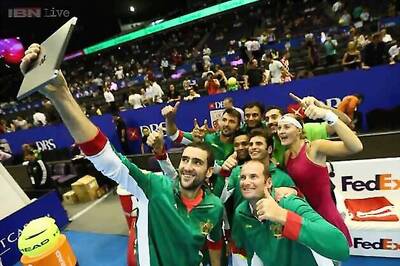 Tomas Berdych inspires Singapore to first IPTL win