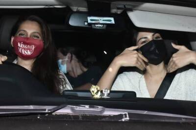 Rhea Chakraborty And Anusha Dandekar Struggle To Wade Through Paparazzi, Their Aussie Friends React