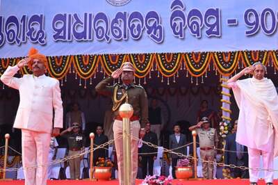 Odisha Governor Raghubar Das Unfurls Tricolour on Republic Day, Naveen Patnaik in Attendance