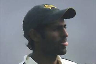 Pakistan captain admits to Internet romance