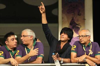 Aryan wants to be with dad Shah Rukh during his surgery