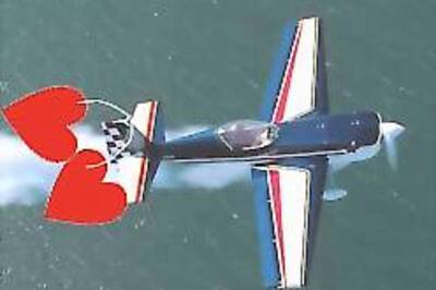 Israeli pilot offers romance at 30,000 feet