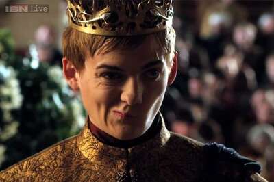 'Game of Thrones' season 4 bloopers: Tyrion dances before his trial; Prince Oberyn poses for a candid during the fight with The Mountain