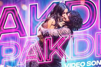 Liger: Vijay Deverakonda Defies Gravity, Ananya Panday Impresses With Dance Moves in Akdi Pakdi