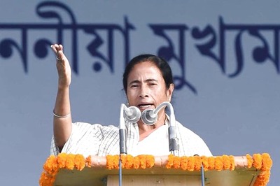 Mamata Hits Out at Centre, Says Farmers Not Getting Loans; VIPs Fled India With Crores