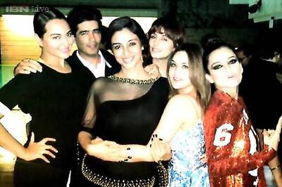 Photo of the day: Preity Zinta hugs Tabu and strikes a pose with Sonakshi Sinha, Kangana Ranaut