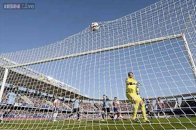 Paraguay, Uruguay draw 1-1 and advance to Copa America quarters