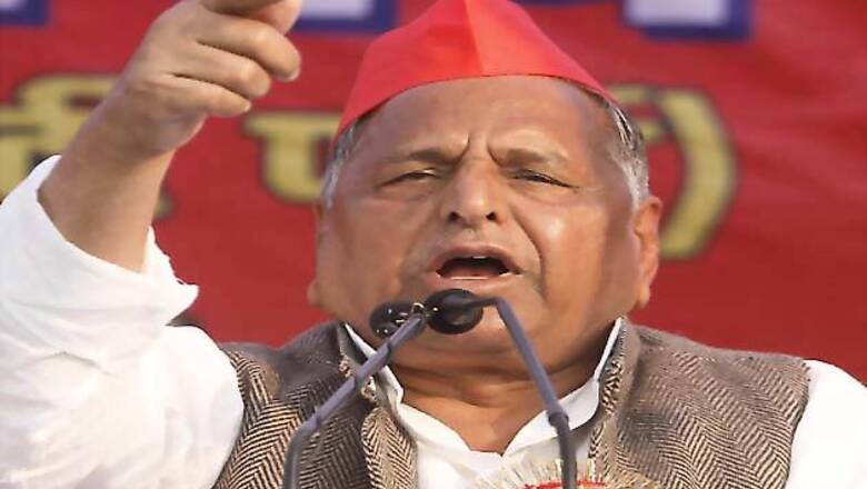 75-feet-long cake and a Victorian 'buggy' for Mulayam's 76th birthday in Rampur