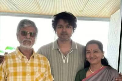 Thalapathy Vijay Poses With Parents In This Viral Family Photo