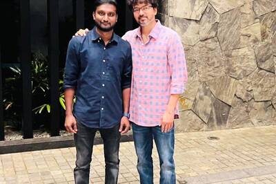 Thalapathy Vijay Chance Meets Die-Hard Fan In The US, Pics Go Viral