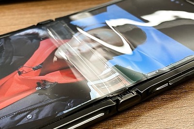Moto Razr's Flexible Display Could Start Peeling Within a Week of Usage