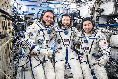 Three Expedition 45 NASA astronauts return Earth after 141 days in space
