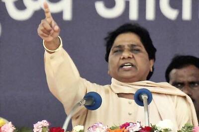 Mayawati dubs UP as 'crime pradesh', Akhilesh hits back