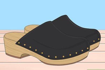 How to Wear Clogs