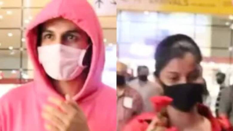 Female Fans Chase After Kartik Aaryan With Roses at Airport; Paps Say 'Theek Se Propose Karo'