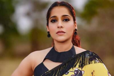 Rashmi Gautam Faints On The Stage Of Sridevi Drama Company? Watch Promo