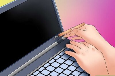 How to Remove a Laptop Screen