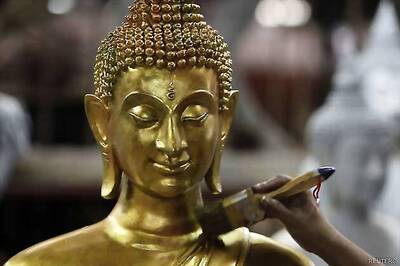 Iran: Government confiscates Buddha statues from shops