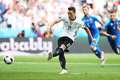 Turkey Hails 'Goal Against Fascist Virus' After Ozil Quits Germany Side