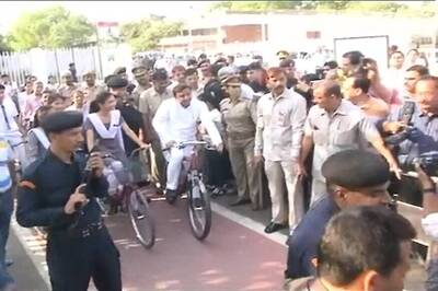 SP Symbol Row: Akhilesh Yadav Gets to Ride 'Cycle', Mulayam Loses out