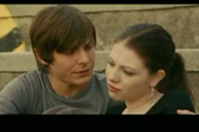 Sneak Peek: Friends' Chandler turns 17 Again