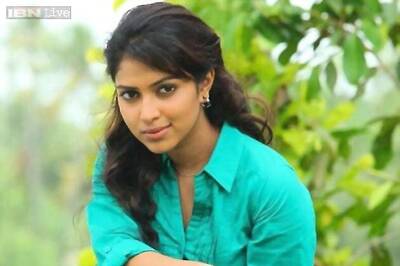 Amala Paul's father clarifies on daughter's wedding