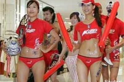 S Korea to legalise miniskirts, hot pants