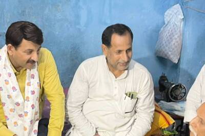 Manoj Tiwari Goes on Door-to-Door Campaigning in Bhowanipore for BJP’s Priyanka Tibrewal