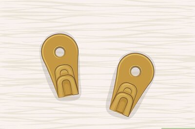 How to Hang a Vanity Mirror