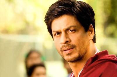 Injured Shah Rukh Khan returns to work, still recovering