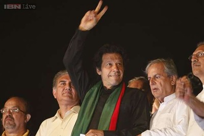 Imran Khan, Qadri lead thousands of protestors to PM Sharif's house