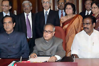 Pranab's Budget unlikely to roll back stimulus