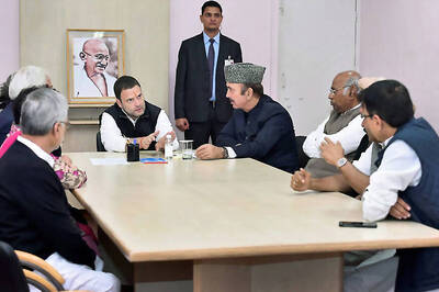 Rahul Gandhi Dissolves Sonia’s CWC, Forms New Team With a Blend of Old and New