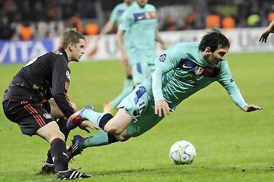 Leverkusen players told to give up Messi shirts