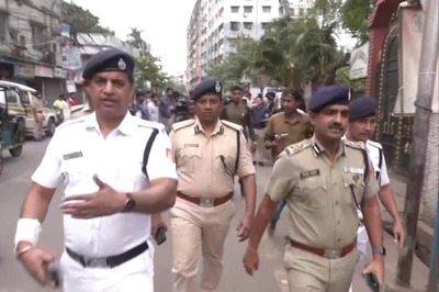 2 Killed, 17 Injured as Bus Overturns in Kolkata's Mayo Road