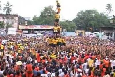 Mumbaikars go Govinda aala re despite H1N1