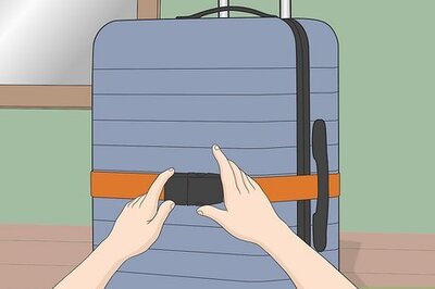 How to Use a Luggage Strap
